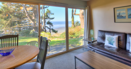 <center>Ocean View</br>One Bedroom Suite (Q-QEURO)</center>